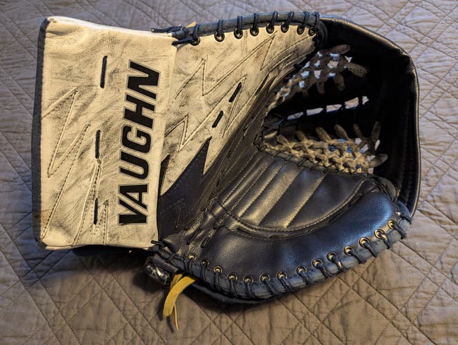 Vaughn Goalie Glove