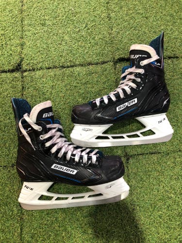 Senior Bauer XLP Hockey Skates Regular Width 8 (Used)