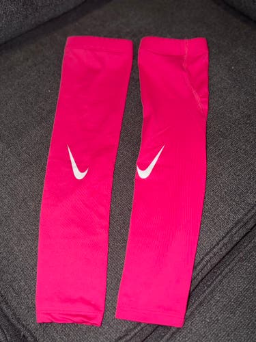 Nike Pro Adult Dri-Fit 4.0 Arm Sleeves (Used)