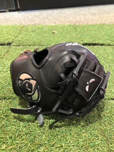 Shadow Snub Nose RH Infield Training Glove 9.5" (Used)