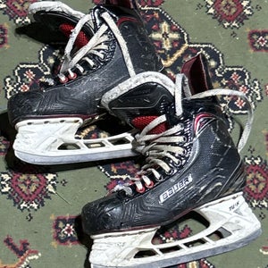 Black 2015 Bauer Vapor X700 Hockey Skates 6.5 (Used)