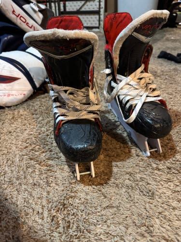 2023 Bauer Vapor X4 Hockey Skates 7.5 (Used)