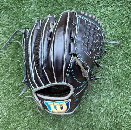 Custom Wilson Staff RHT Pitcher's Baseball Glove 12" NPB Issue