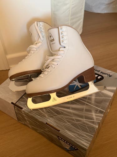 Jackson Ultima Mystique Figure Skates C Adult 6.5 (Used)