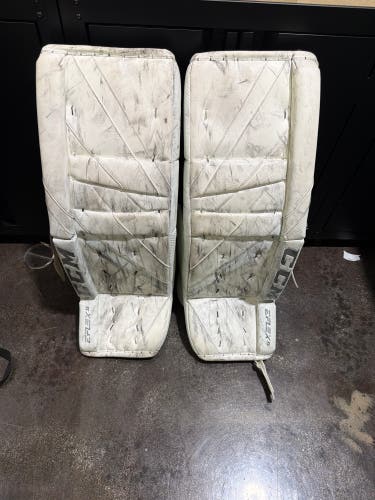 CCM EFlex 5 Senior Goalie Leg Pads 33"