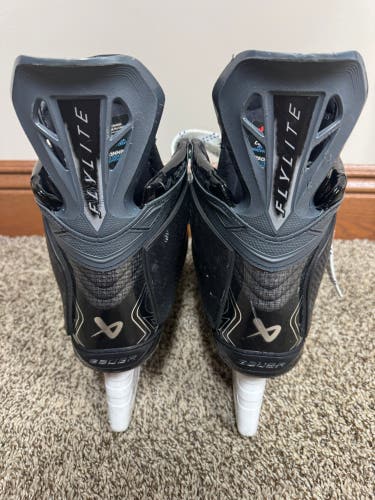 Black 2025 Bauer Vapor Flylite Hockey Skates 11 (Used)