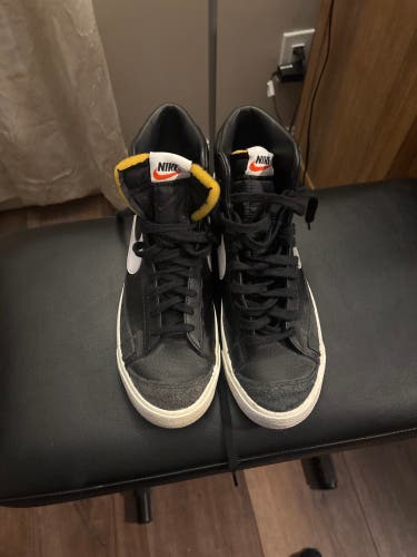 Men's Size M 10.0 (W 11.0) Adult Nike Shoes (Used)