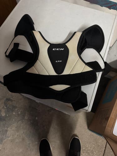 Large Youth CCM LTP Shoulder Pads (Used)