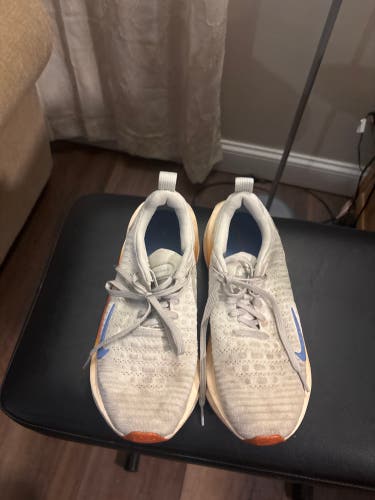 Unisex Size M 8.0 (W 9.0) Youth Nike Shoes (Used)