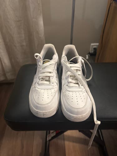 Men's Size M 9.0 (W 10.0) Youth Nike Air Force 1 Low Shoes (Used)