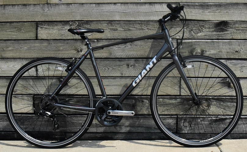 GIANT ESCAPE 3 HYBRID BIKE SIZE LARGE, 21", 21 SPEED, ALUMINUM