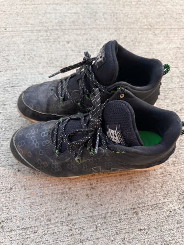 Black Kid's 5.5Y (Big Kids / Youth) Youth Under Armour Bryce harper Molded Cleats (Used)
