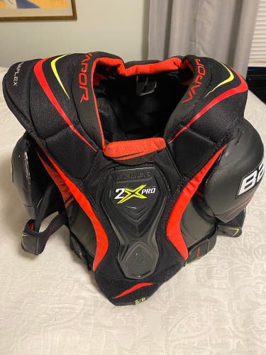 Men's Medium/Large Senior Bauer Vapor 2X Pro Shoulder Pads (Used)