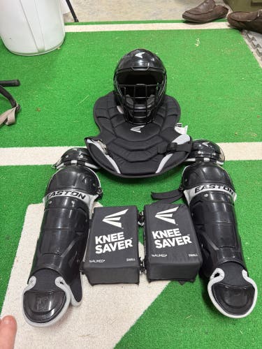 Black/Gray Easton Black Magic 2.0 Catcher's Set (Used)