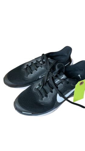 Nike Runners - Size 5