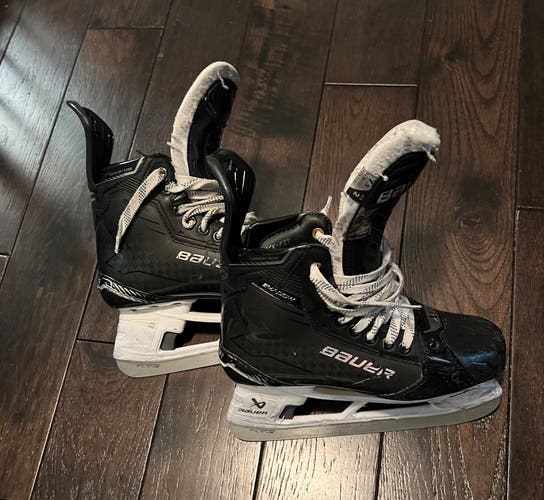 Black 2024 Bauer Supreme Shadow Hockey Skates 7.5 Fit 2 (Used)