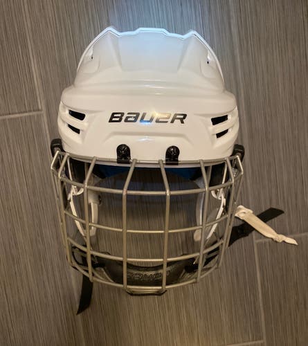 Medium Bauer Re-Akt 65 Helmet (Used)