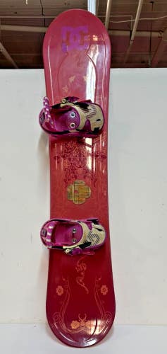 LTD Betty 132cm Twin-Tip All-Mountain Girls Snowboard Burton FSJR Bindings GREAT