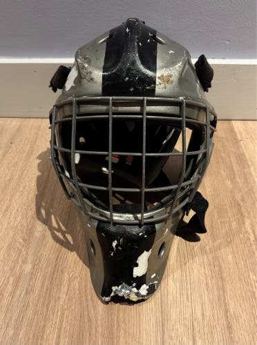 Senior Medium Bauer Goalie Mask (Used)