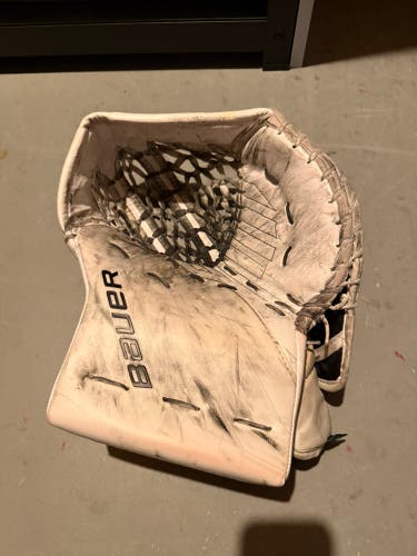 Bauer Supreme Shadow Goalie Glove