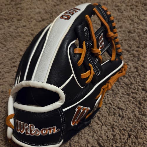 Wilson RH Infield/Pitcher A550 Baseball Glove 11.5" Like new/ Awesome Game Ready Glove