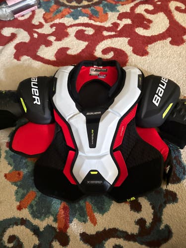 Like New Men's Large Senior Bauer Vapor Hyperlite Shoulder Pads Pro Stock (New)
