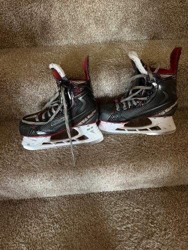Bauer Vapor X2.7 Hockey Skates Regular Width Size 4.5 (Used)