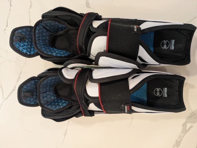 Junior CCM JetSpeed FT8 12" Shin Pads