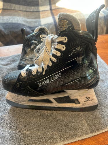 2024 Bauer Supreme M50 Pro Hockey Skates Size 5.5 (Used)