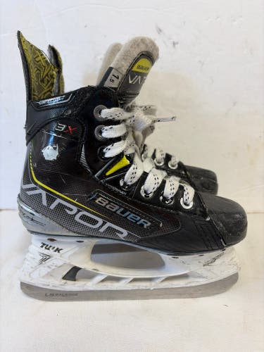 Black Bauer Vapor 3X Hockey Skates Regular Width Size 1.5 (Used)