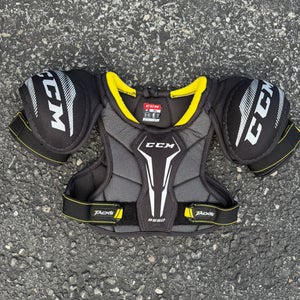 Small Junior CCM Tacks 9550 Shoulder Pads (Used)