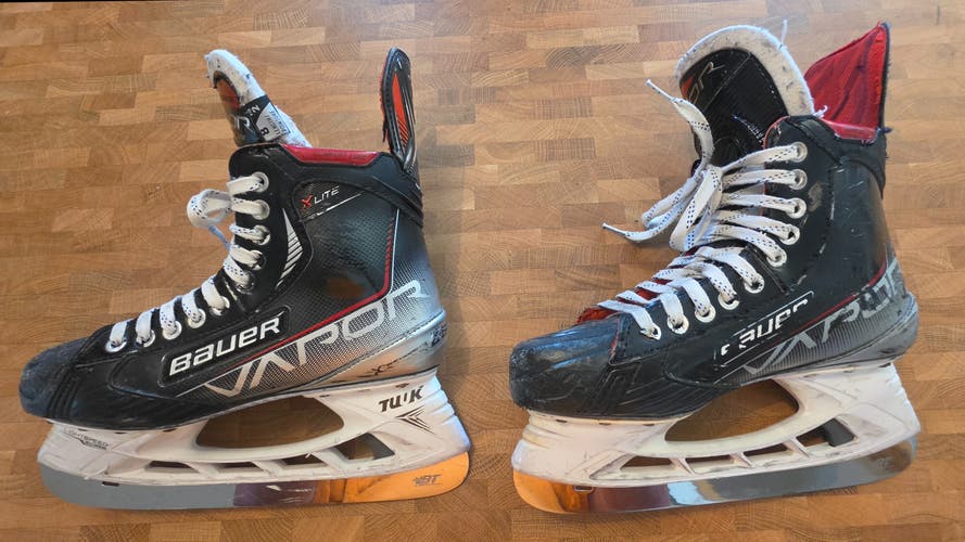 Black/Gray Bauer Vapor X Hockey Skates Regular Width 8 (Used)