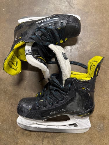 Bauer Supreme M4 Hockey Skates Size 4.5 (Used)