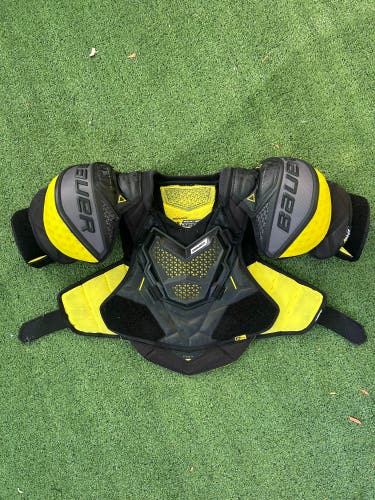 Medium Junior Bauer Supreme Ultrasonic Shoulder Pads (Used)
