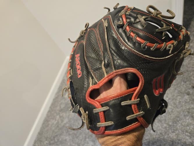 Wilson RH A2000 Catcher's Glove 34" (Used)
