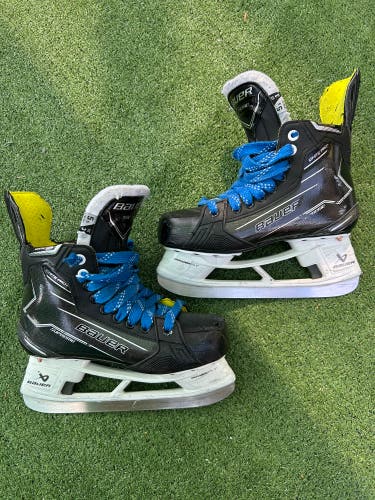 Intermediate Bauer Supreme Ignite Pro+ Hockey Skates | Size 5.5