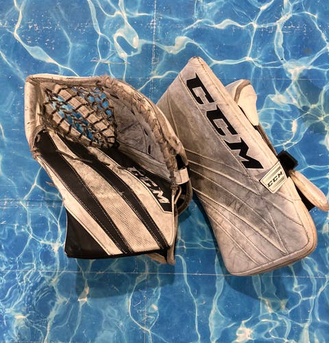 Youth CCM Extreme Flex E5.5 Goalie Gloves & Blockers Regular (Used)