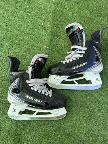 Intermediate Bauer Vapor XLTX Pro Hockey Skates Size 4 (Used)
