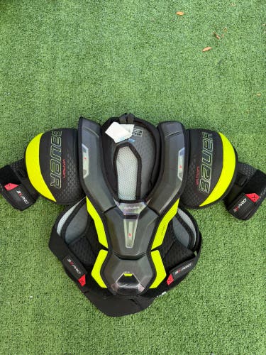 Small Junior Bauer Vapor 3X Pro Shoulder Pads (Used)