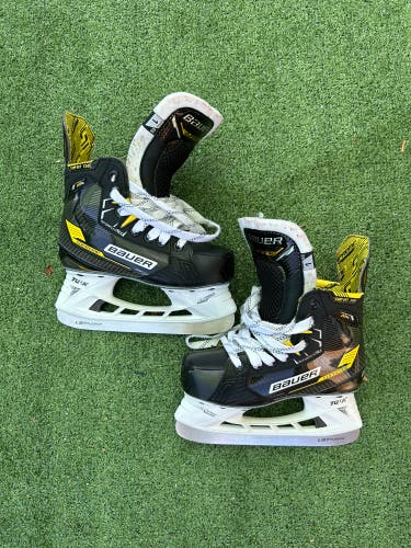 Junior Bauer Supreme M4 Hockey Skates Extra Wide Width Size 1 (Used)