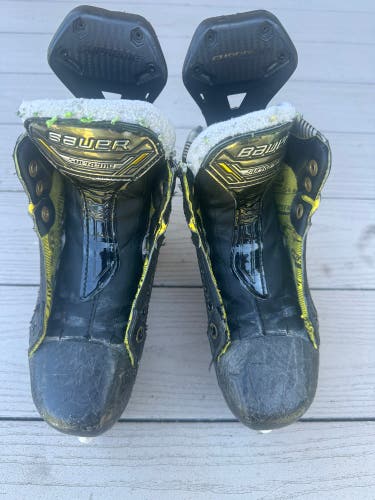 Black 2022 Bauer Supreme M5 Pro Hockey Skates Regular Width Size 3 (Used)
