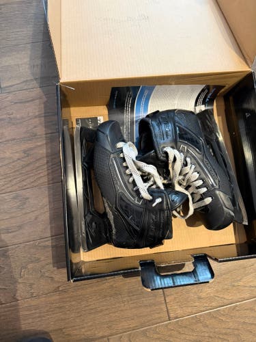 2024 True Catalyst 7x4 Hockey Goalie Skates Regular Width 8.5 (Used)