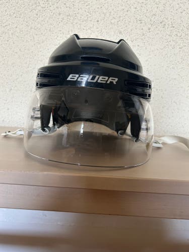 Medium Bauer Re-Akt 75 Helmet (Used-Like New)