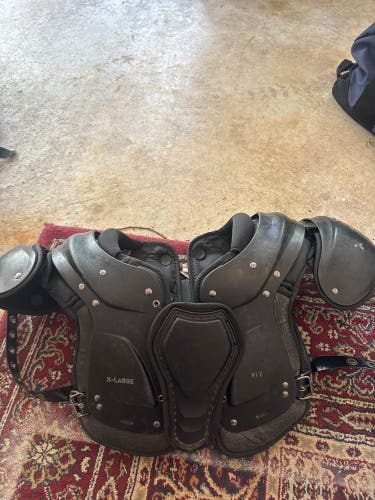 Large Youth Xenith Fly Shoulder Pads (Used)