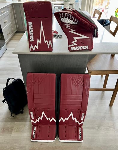 31" Vaughn SLR4 Pro Carbon Regular Goalie Full Set Pro Stock (Used)