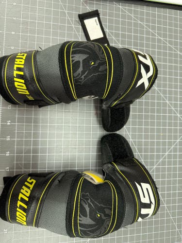Small Youth STX Stallion 100 Arm Pads (Used)