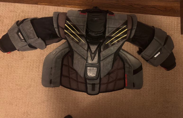 Large 2022 Bauer Hyperlite Goalie Chest Protector (Used)