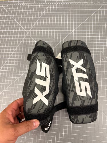Medium Youth STX Stallion 75 Arm Pads (Used)
