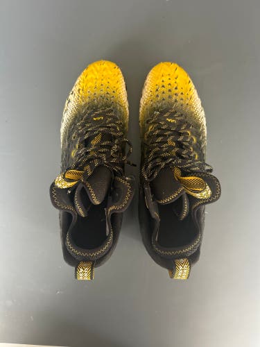 Men's Size M 12.0 (W 13.0) Under Armour Spotlight Franchise RM 2.0 Mid Top Molded Cleats (Used)