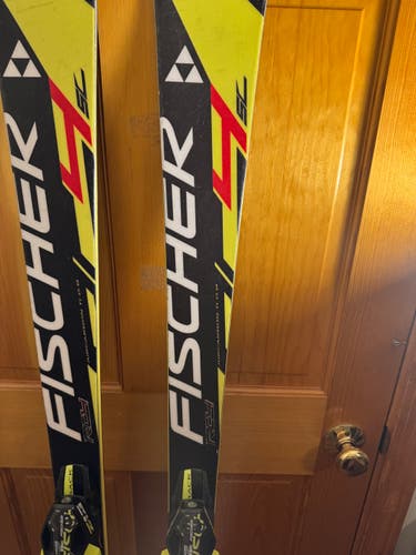 Fischer RC4 WC SL 165 cm Skis With Bindings